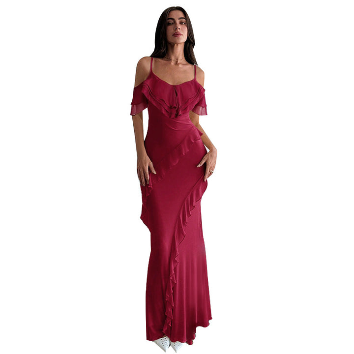 Kvinnes elegant maxi kjole med asymmetrisk volangdesign