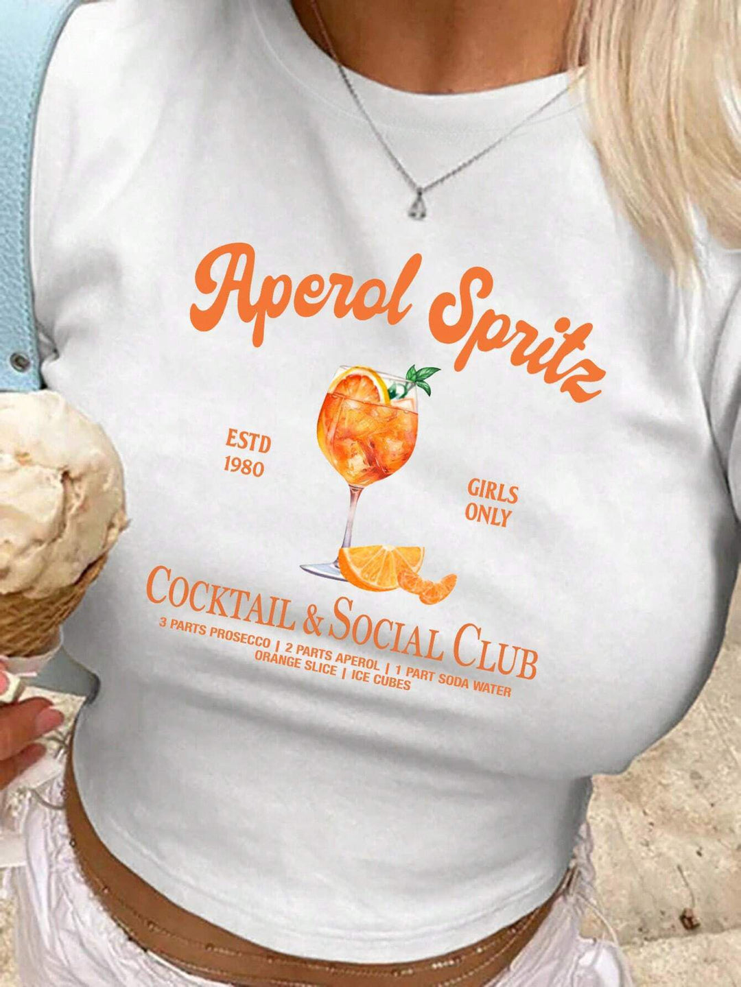 Dame Crop-T-skjorte med kreativ cocktail-design Skjora
