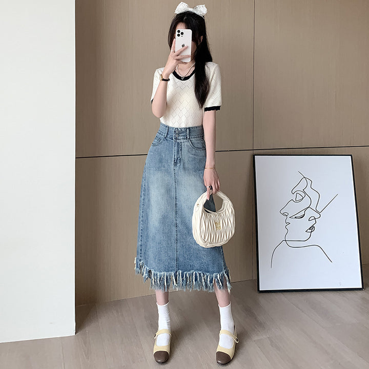 Kvinnens denim midi skjørt med frynset kant Skjora