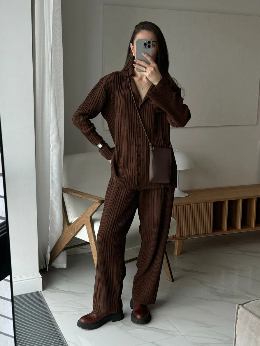 Kvinners komfortable strikkedress-sett med elegante ribbestruktur Skjora