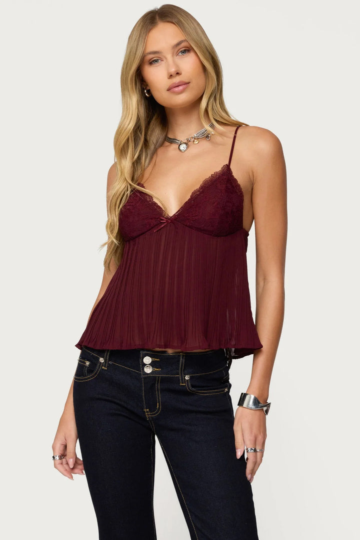 Damen Chiffon Top mit Spitzenakzenten und plissiertem Design Skjora