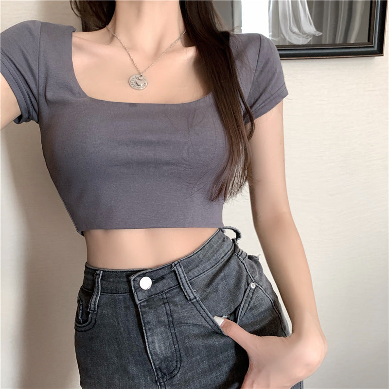 Kvinnelig crop top med tilpasset rund hals og kroppsnær passform