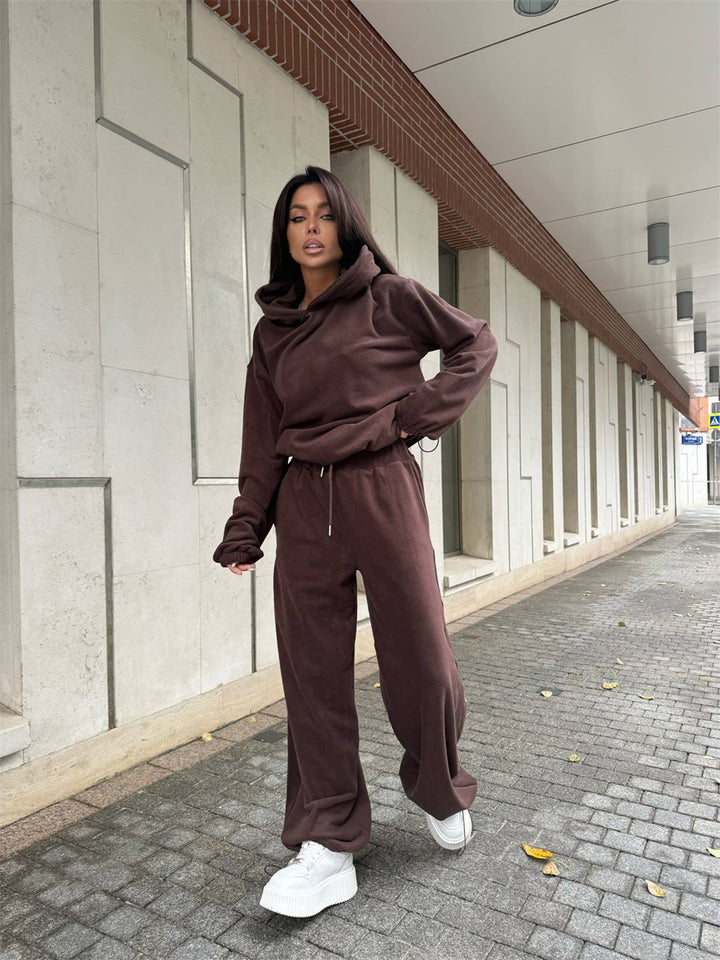 Kvinne Fleece Loungewear Set med Praktiske Lommer og Avslappet Passform Skjora