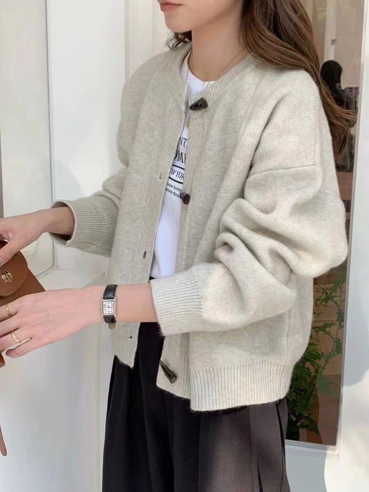 Kvinnelig cardigan med elegante knappedetaljer Skjora