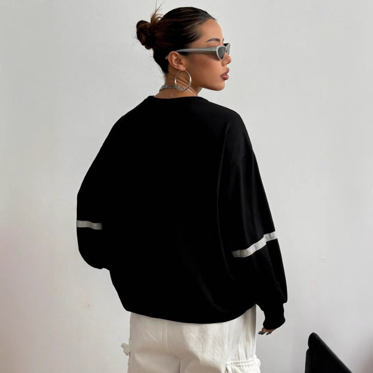 Kvinne Oversized Sweatshirt med Bred Skrift og Dekorative Detaljer Skjora
