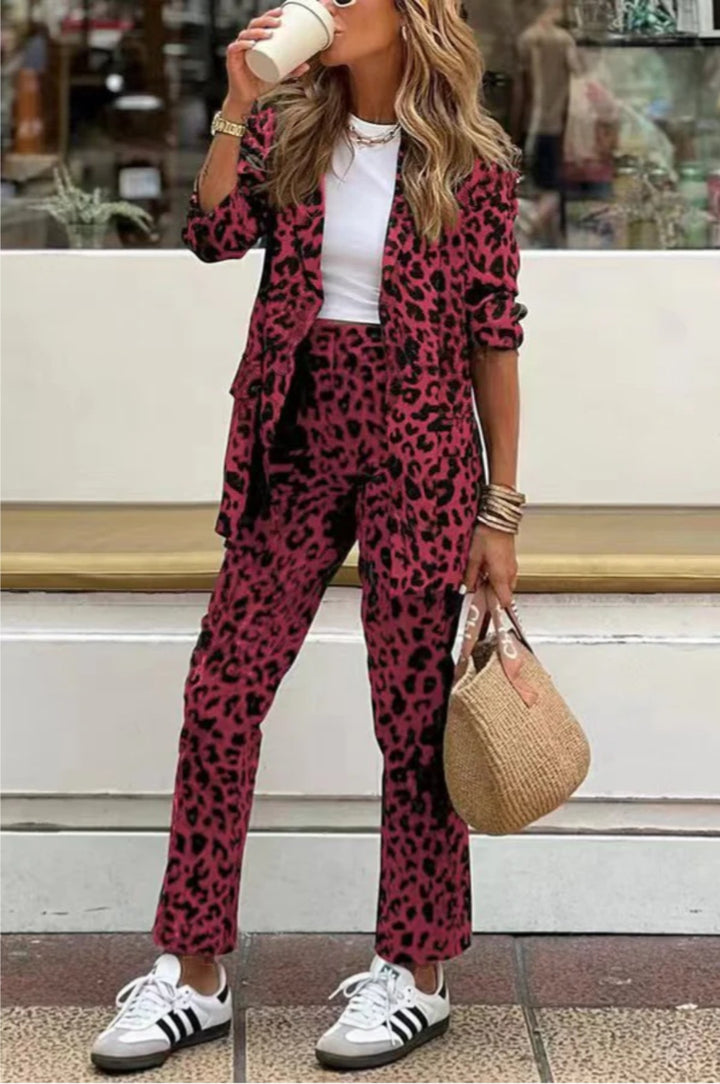 Kvinnelig Elegant Blazer Dress i Moderne Dyreprint Skjora