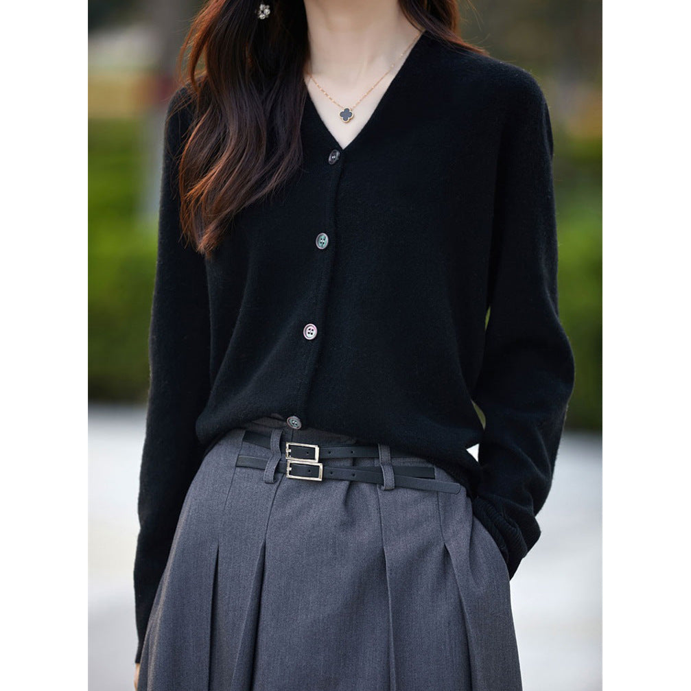 Damer langermet strikket cardigan laget av mykt materiale med elegant V-hals Skjora