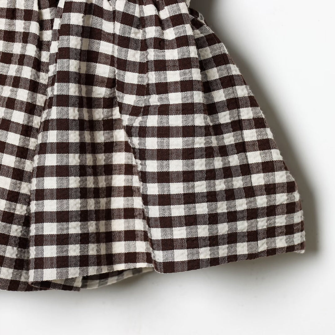 Damebluse med dekorative pufferm og smidig volang-silhuett Skjora