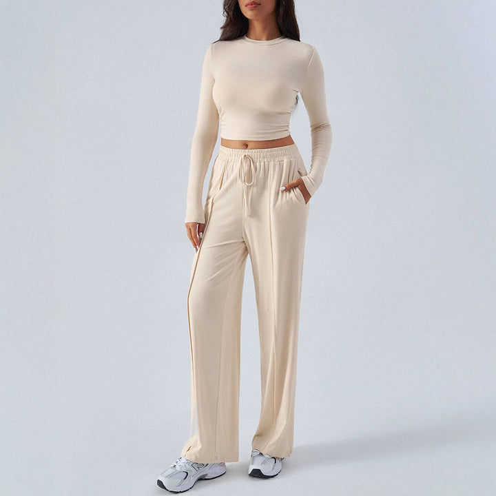 Damer avslappet lounge-sett med langermet crop-top og vid midje Skjora