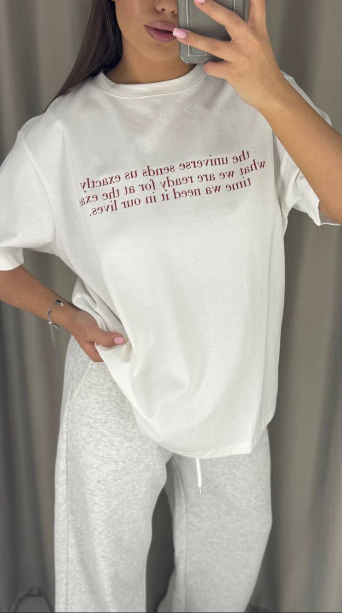 Kvinnens uformelle oversized T-skjorte med kreativt trykk Skjora