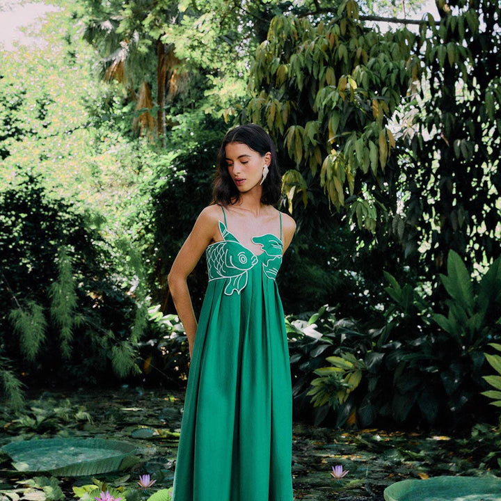 Dame maxikjole med kreativ fiskedesign Skjora