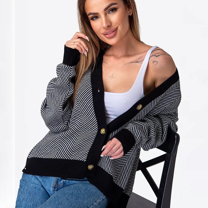Kvinnes trendy strikk cardigan i zigzag mønster med elegant knappestolpe Skjora