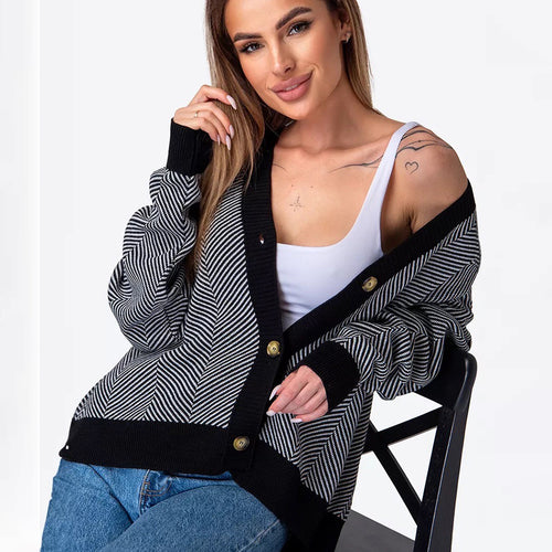 Kvinnes trendy strikk cardigan i zigzag mønster med elegant knappestolpe Skjora