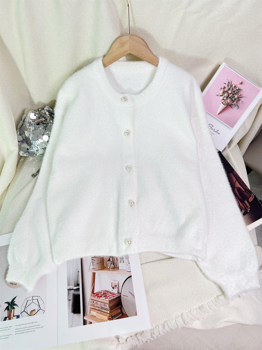 Dames koselige cardigan med perle-dekorert knapper og moderne snitt Skjora