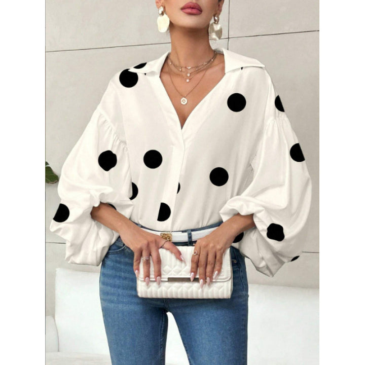 Damebluse med voluminøse ballongermer og elegant krage Skjora