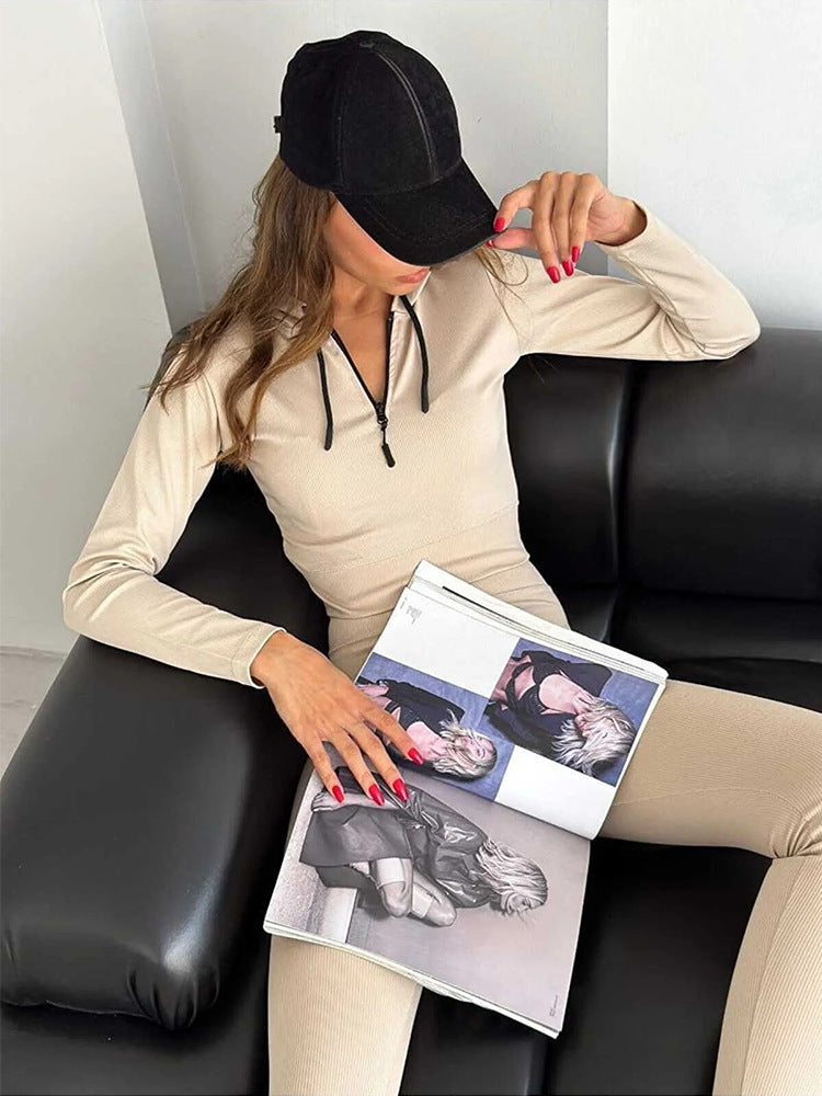 Kvinnenes sporty langermet jumpsuit med glidelås og figurnær passform Skjora