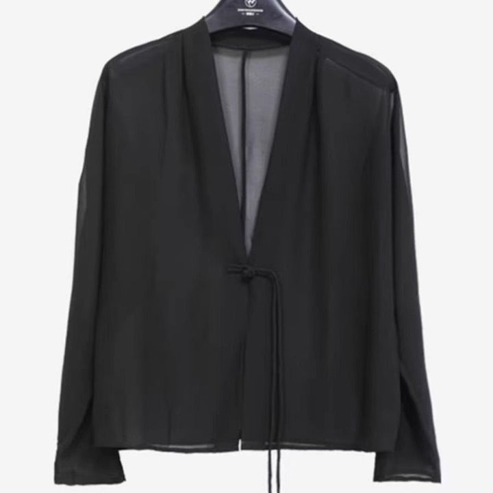 Kvinnens transparente bluse med romantisk knytet belte Skjora