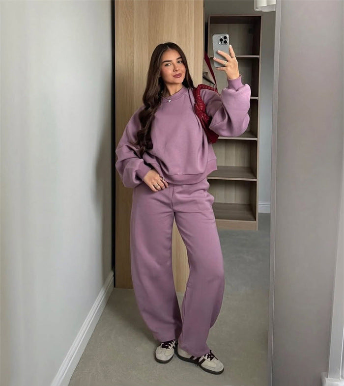 Kvinners Komfortabel Sett med Kuttet Sweatshirt og Bred Joggebukse Skjora