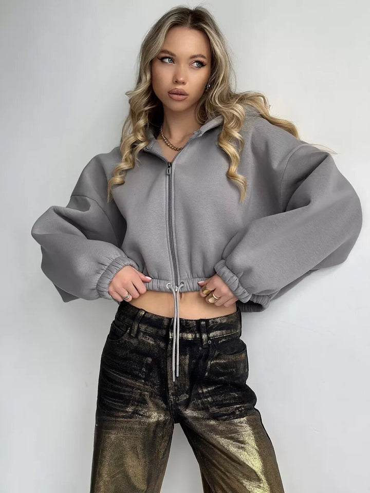 Damer Cropped Hoodie laget av myk sweatshirt-stoff med elastisk midje og glidelås Skjora