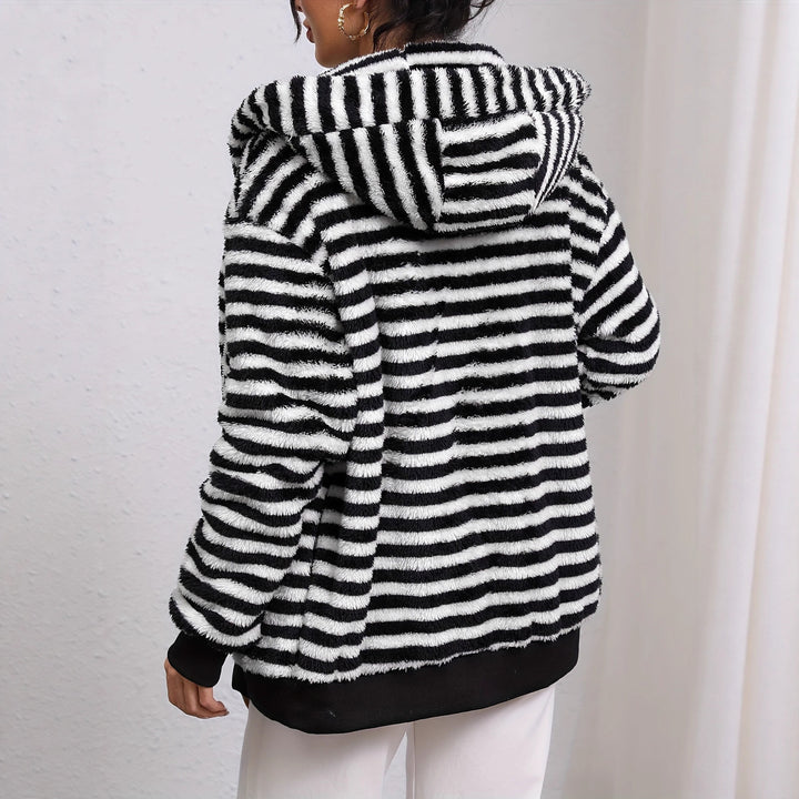 Kvinnenes koselige cardigan med kontrasterende striper Skjora