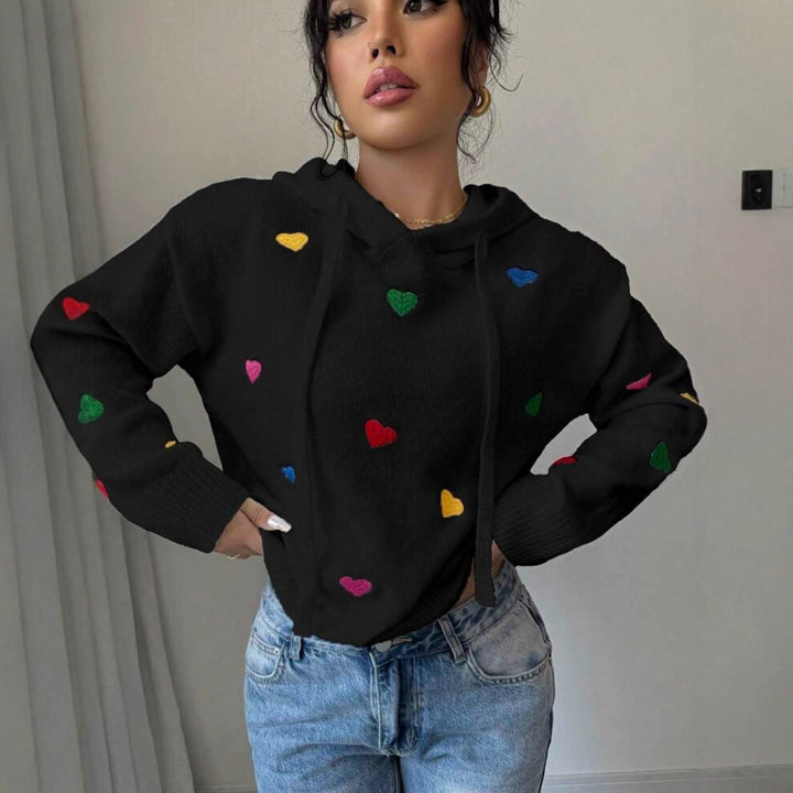 Kvinnens hettegenser med fargerik hjerte-design og hette Skjora