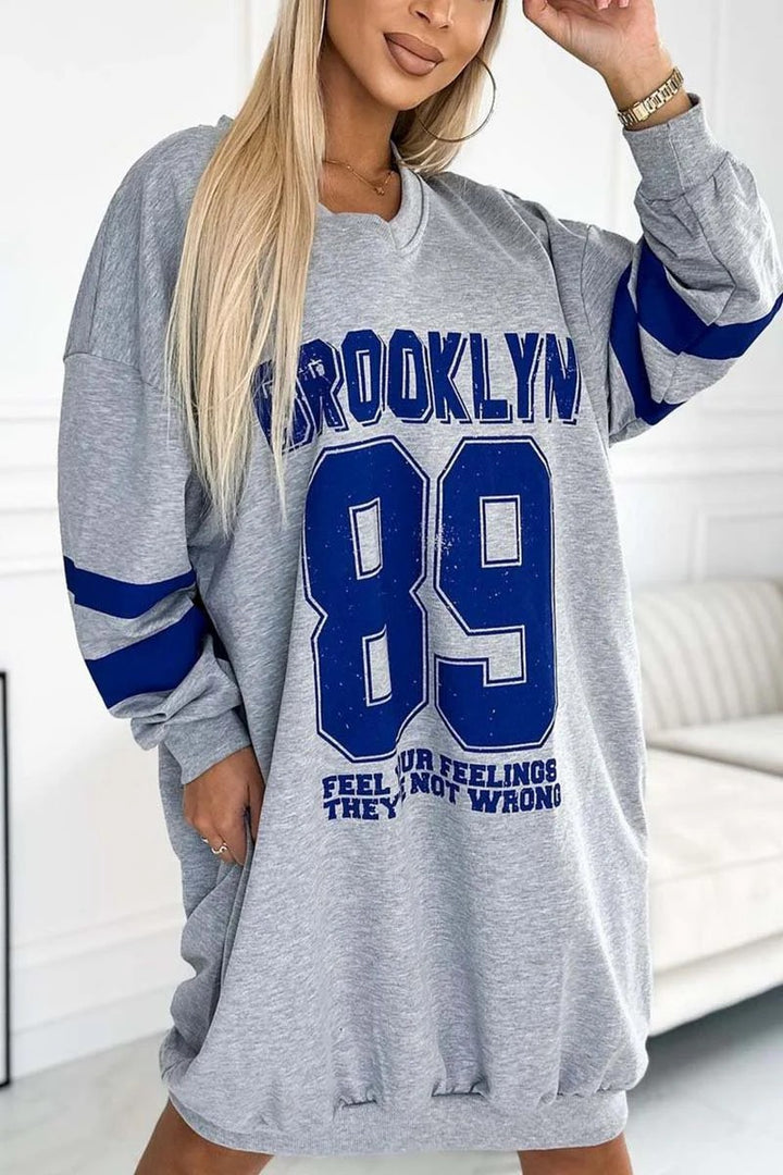 Kvinners oversized casual kjole i sportstil med V-hals Skjora