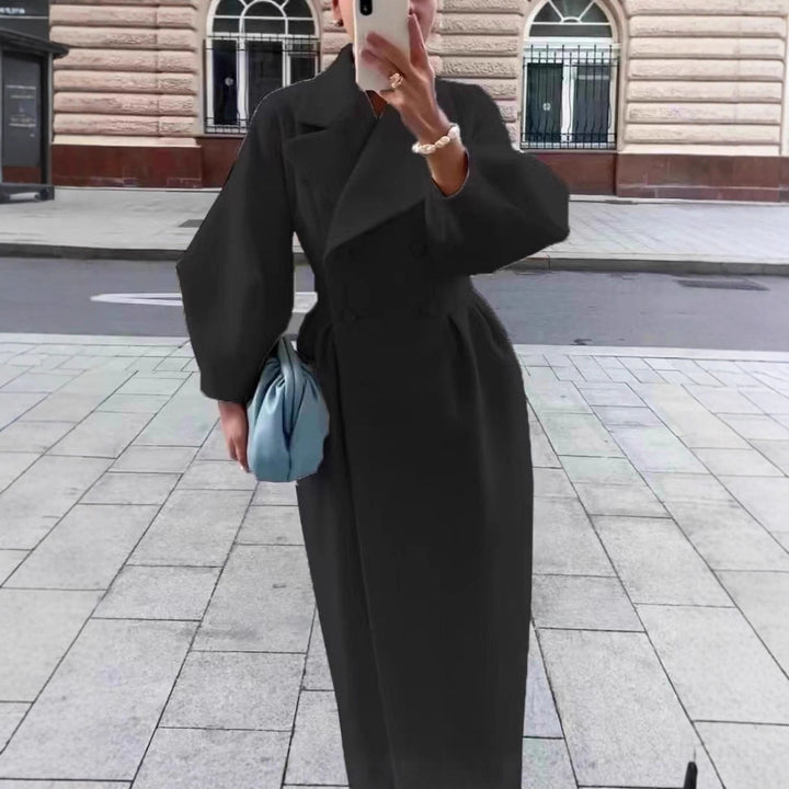 Kvinne Elegant Trenchcoat med Skreddersydd Passform og Sidesplit Skjora