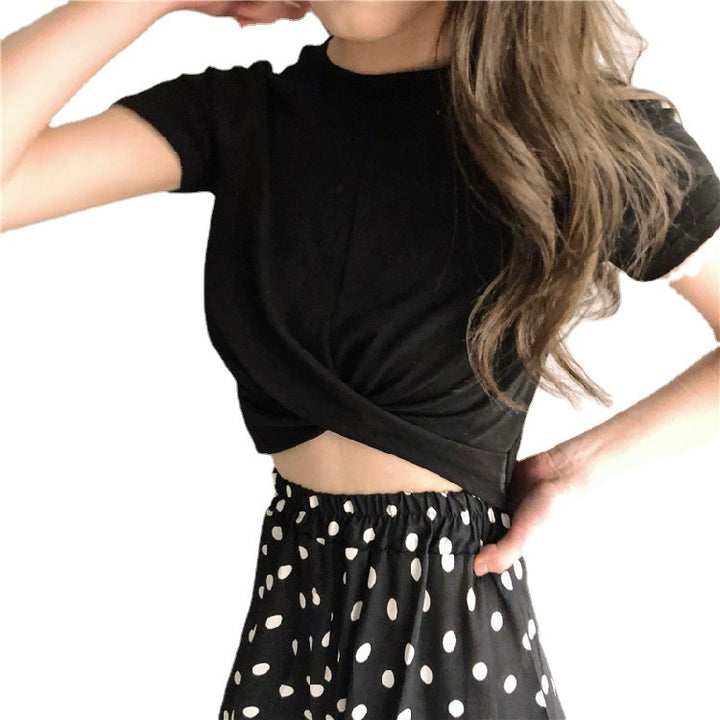 Kvinne Cropped T-skjorte med sofistikert knute og elegant snitt