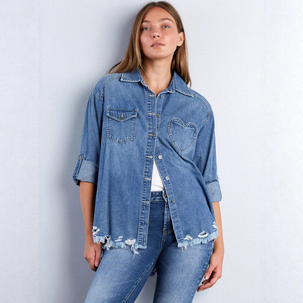 Dame Denim-bluse med hjerte-applikasjon og frynsete kant Skjora