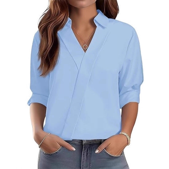 Kvinnes elegant V-hals bluse med teksturert design Skjora
