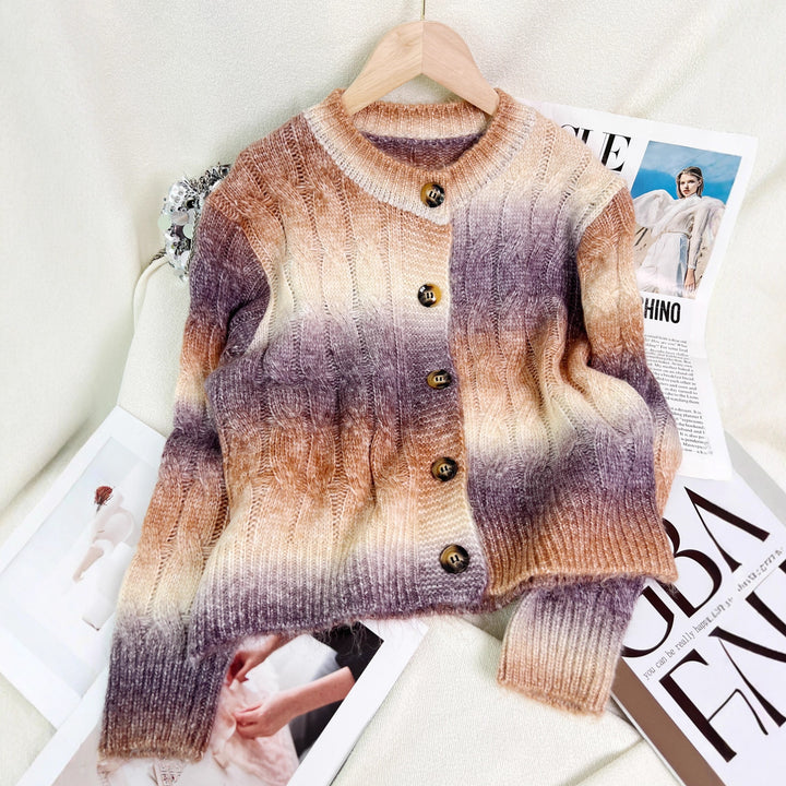 Kvinnenes elegante cardigan med moderne kabelmønster og gradient Skjora