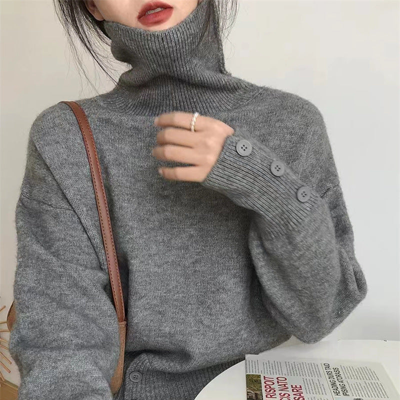 Dame turtleneck genser med knappedetaljer og mykt materiale Skjora