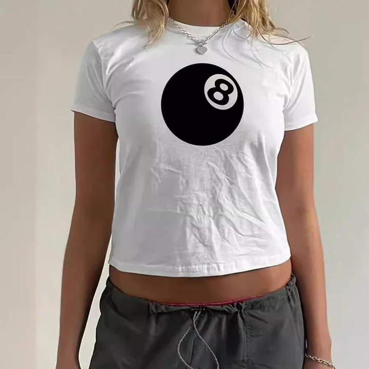 Dame cropped T-skjorte med unikt 8-Ball-motiv og avslappet snitt Skjora