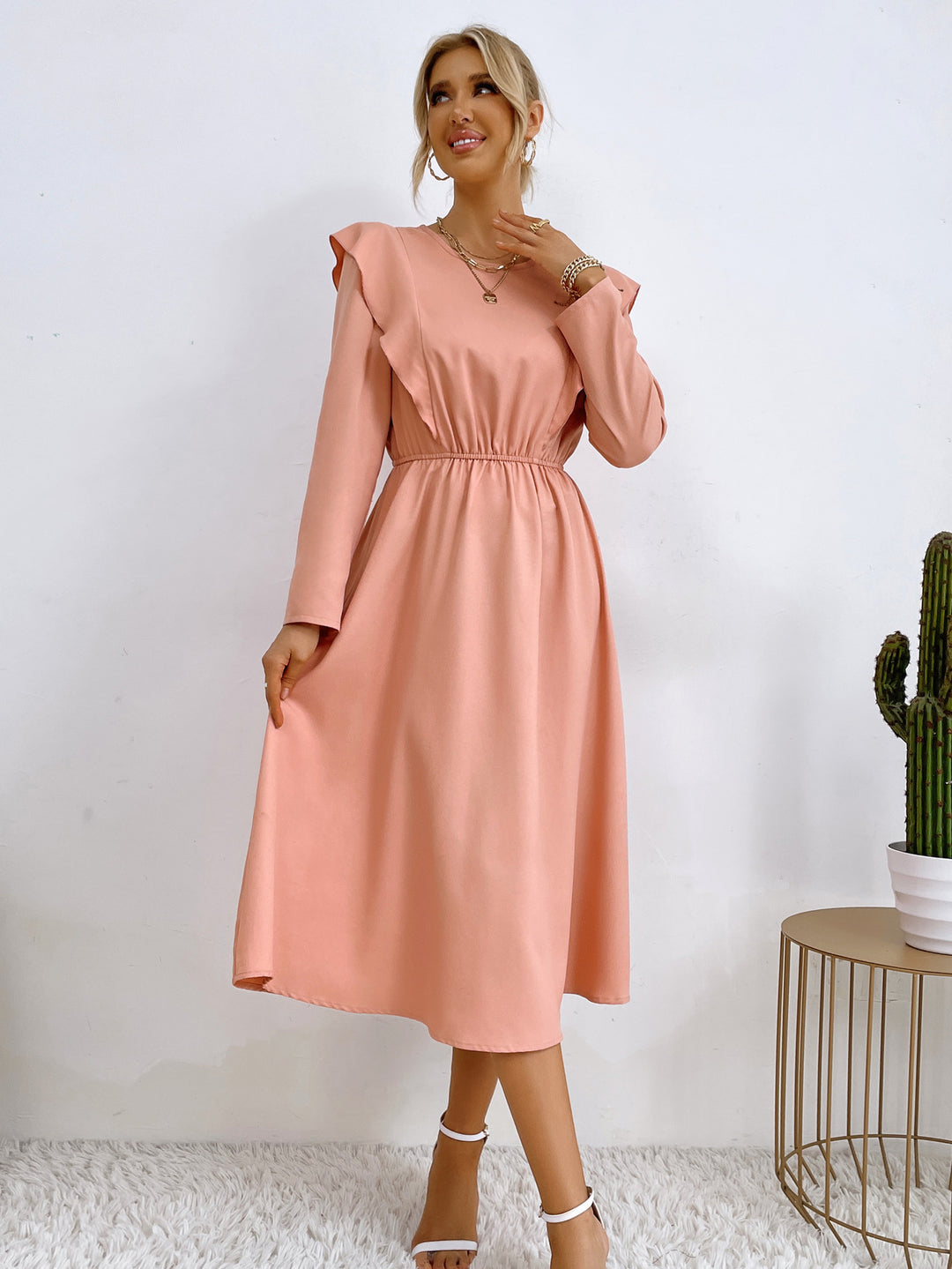 Damer elegant maxi kjole med volangdetaljer og elastisk midjebånd Skjora