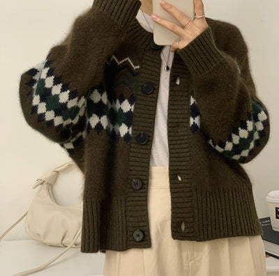 Kvinnelig moderne cardigan med slående jacquardmønster Skjora