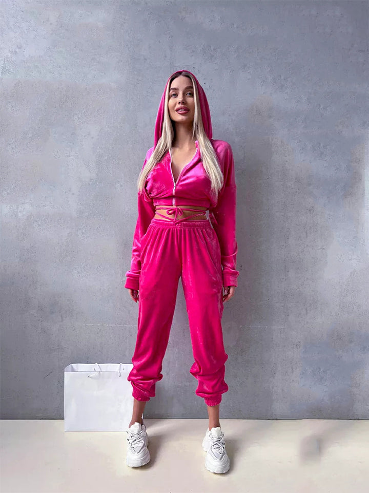 Kvinnelig sporty fritidssuit sett med hette og elastisk midjebånd Skjora