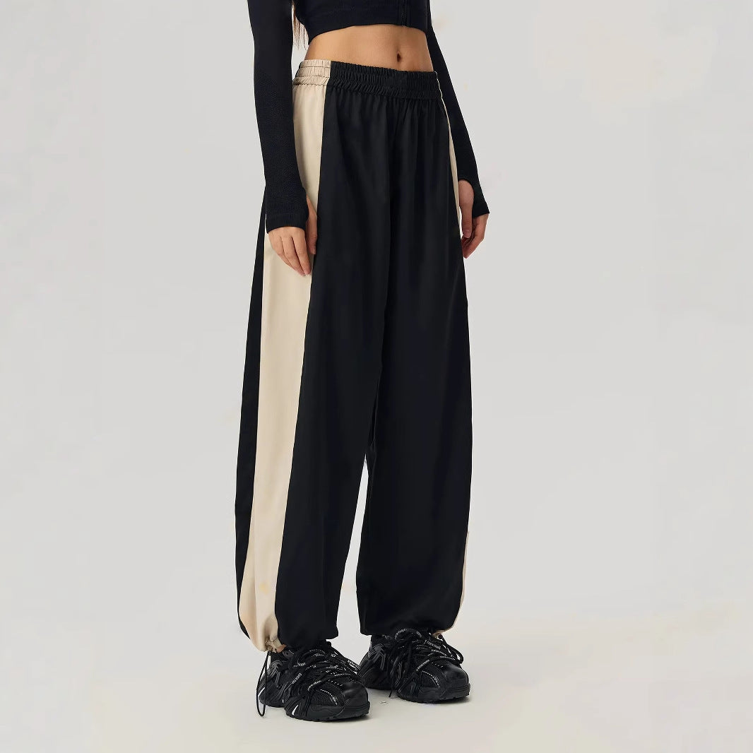 Kvinnenes sporty fritidsbukser med trendy snitt og sidekontrastpaneler Skjora