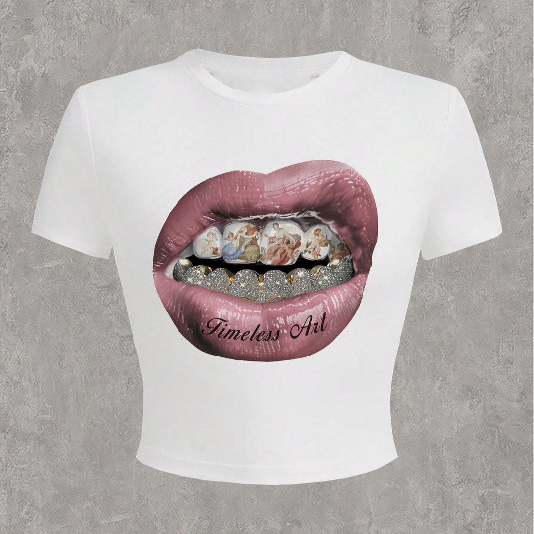 Dame Crop-T-skjorte med kreativ grafikkdesign og unikt statement Skjora