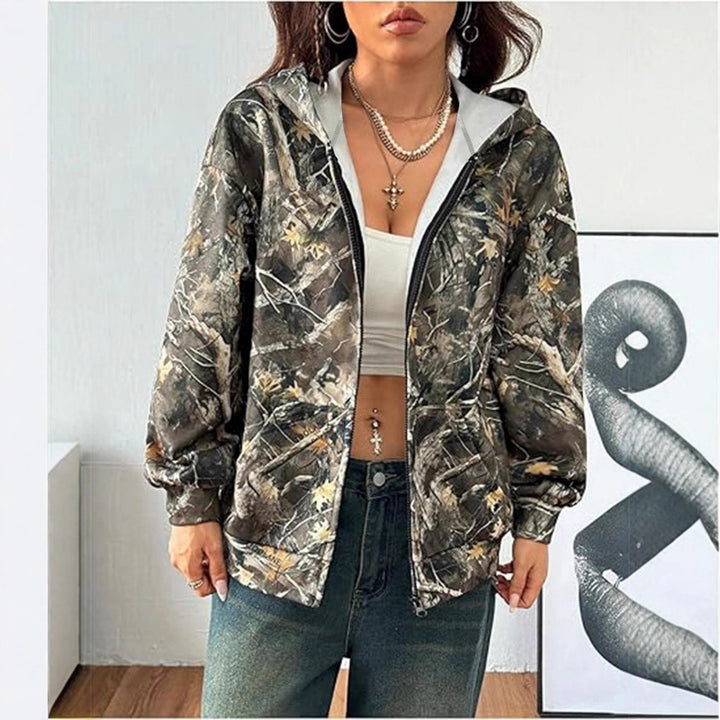 Dame hettejakke med camouflage-mønster og løs passform Skjora