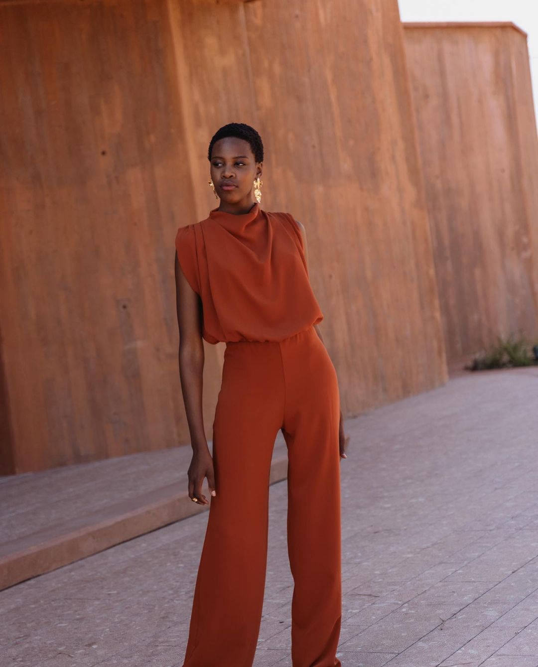 Damer Elegant Jumpsuit med høy hals og vide ben Skjora