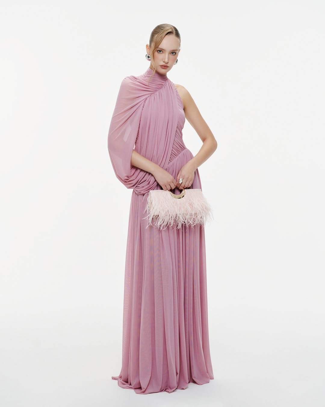 Dame Elegant aftenkjole med asymmetrisk design og stilfull drapering Skjora