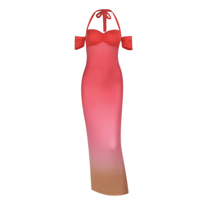Kvinnes tilpasset kjole med halterneck-design og blomsteraccent