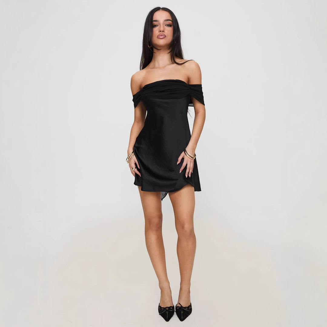 Dame Off-Shoulder Kjole med elegant satinfinish og flytende snitt Skjora