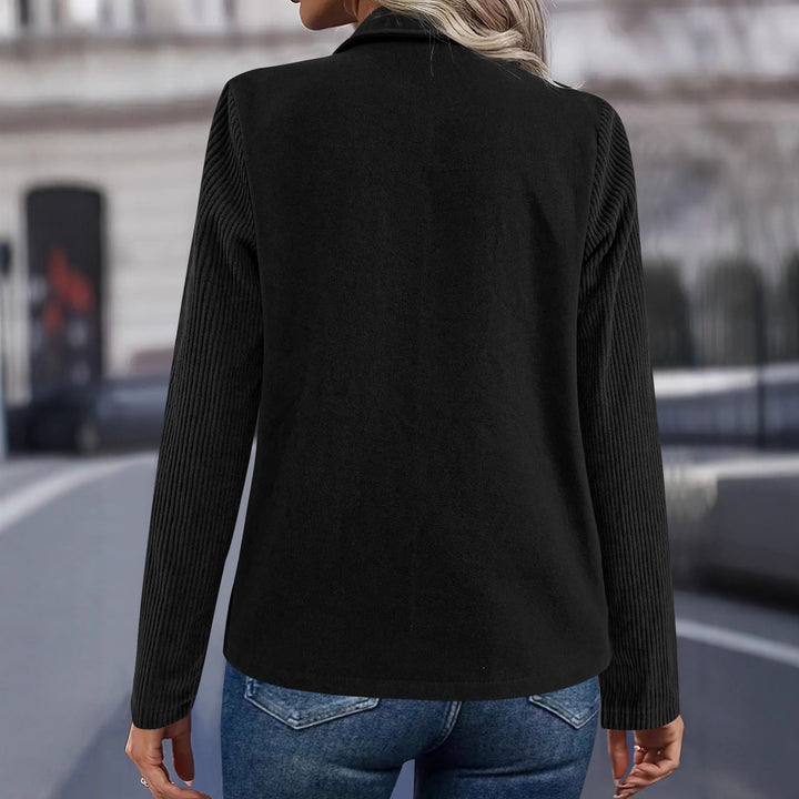 Kvinnenes elegante oversized blazer med dobbelt knappestolpe og teksturert erme Skjora