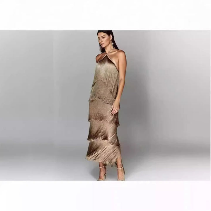 Kvinne Lang Frynse Maxi Kjole med Justerbare Stropper og Elegant Draperingsdesign