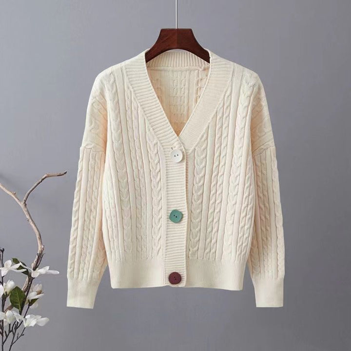 Kvinnes chunky strikket cardigan med V-hals og dekorative knapper Skjora