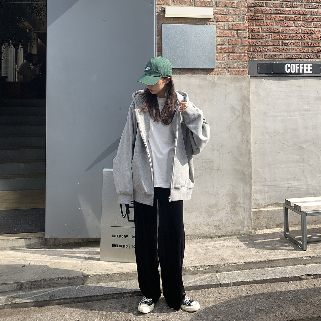 Dame hoodie med en oversized passform og praktiske lommer