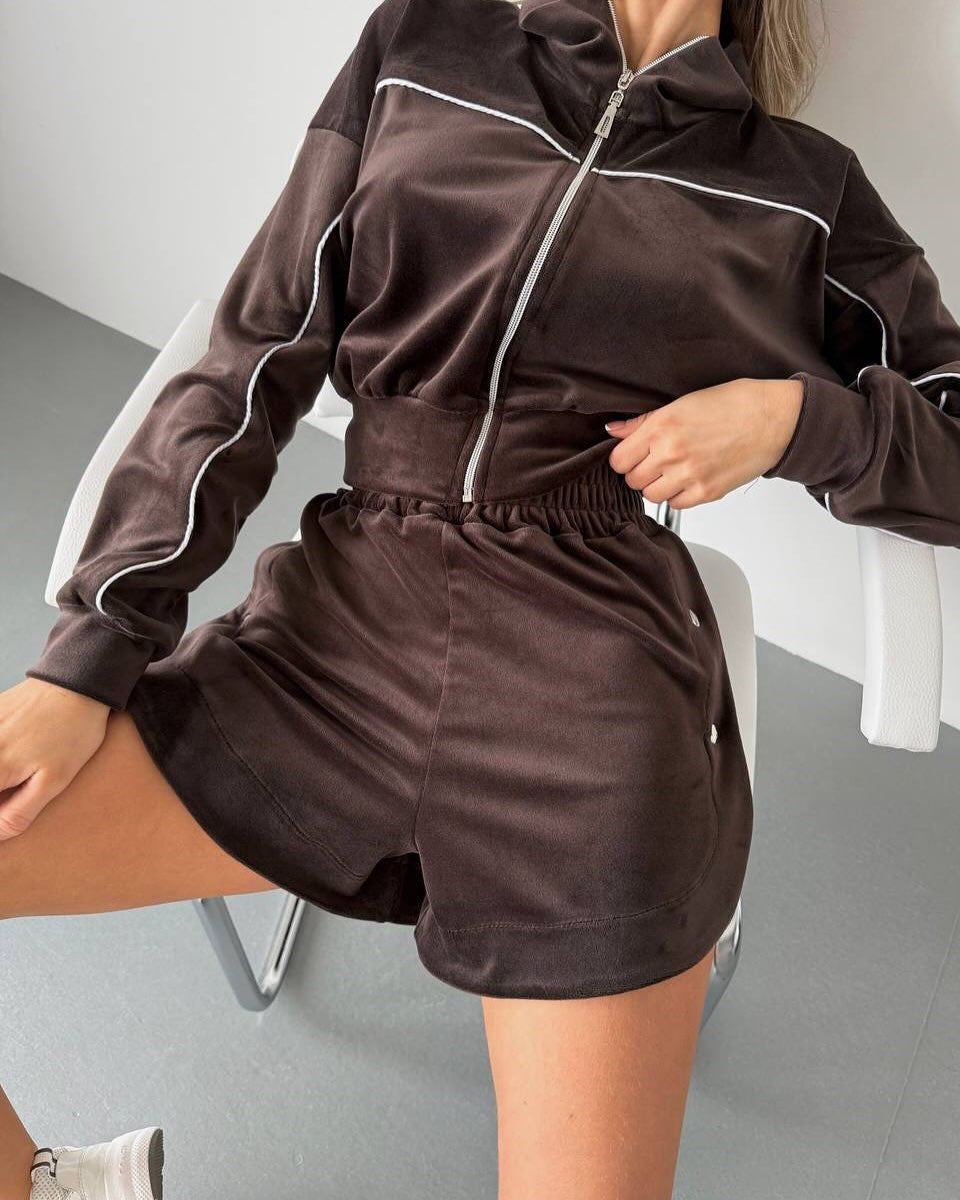 Kvinne Sporty Velours Hoodie og Shorts Sett Skjora