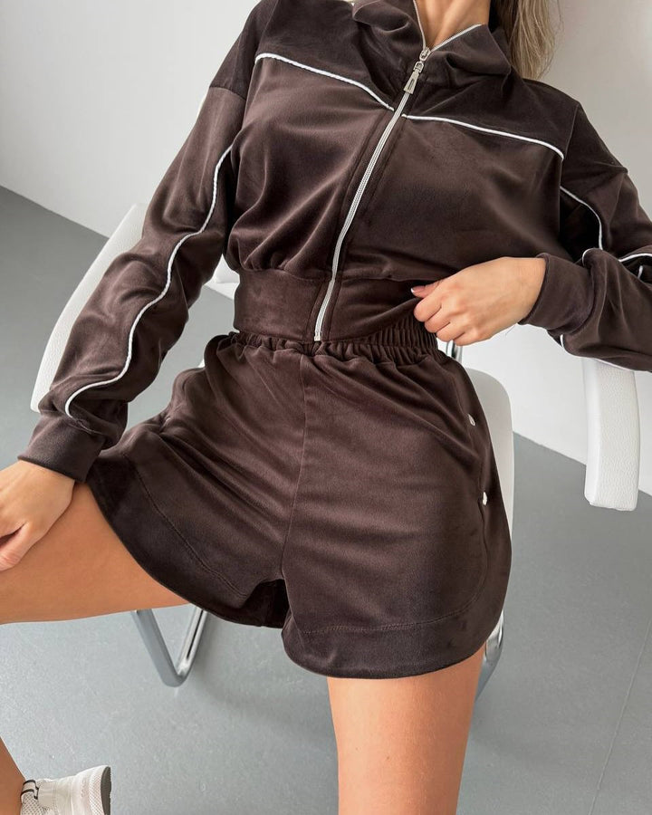 Kvinne Sporty Velours Hoodie og Shorts Sett Skjora