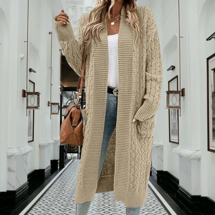 Kvinnes chunky strikket cardigan med åpen design og praktiske lommer Skjora